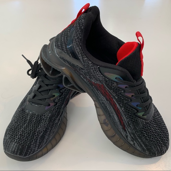 Close-up view of NAIKOYO shoe sole and tread pattern showing rubber grip technology